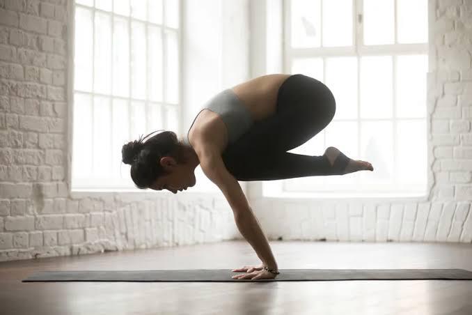 Bakasana’dayken direklerim çok acıyor hatta direğimin biraz üstü dizlerim yüzünden morardı bile?
