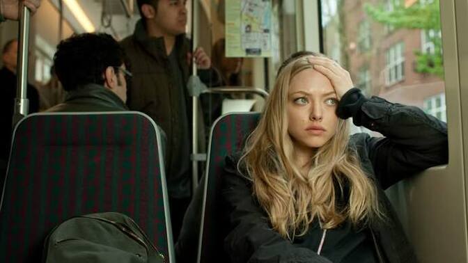 Sürekli insanlara kendimi kanıtlamaya çalışıyorum. Meslek, eğitim, giyim, güzellik gibi konularda... Neden bunu yapıyorum?