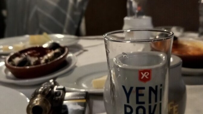 Peki son bardağı kime ya da  neyin şerefine kaldırıyoruz?