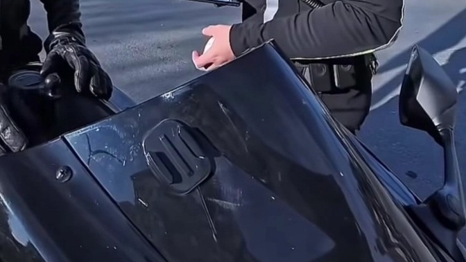 Aynı polisle iki defadır çevirmede karşılaşıyoruz üçüncü de evlenme teklifi gelir mi sizce🤪?