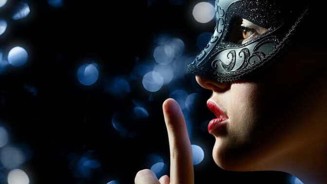 Yüzünü göstermeyi reddeden anonim biriyle iletişiminizi sürdürür müsünüz?