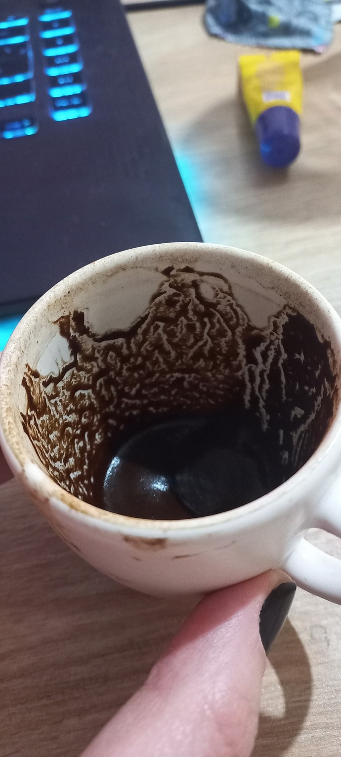 Evet, kahve falimda ne cikmis? Yuksek hisleri olanlar bakabilirmi?
