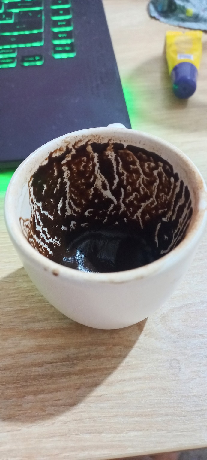 Evet, kahve falimda ne cikmis? Yuksek hisleri olanlar bakabilirmi?