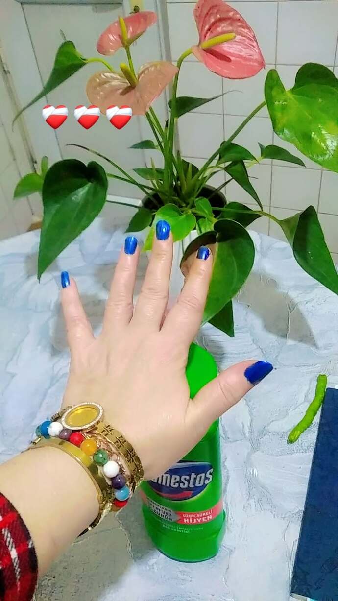 Al işte tırnağım kırıldı napıcam ben şimdi 💅?