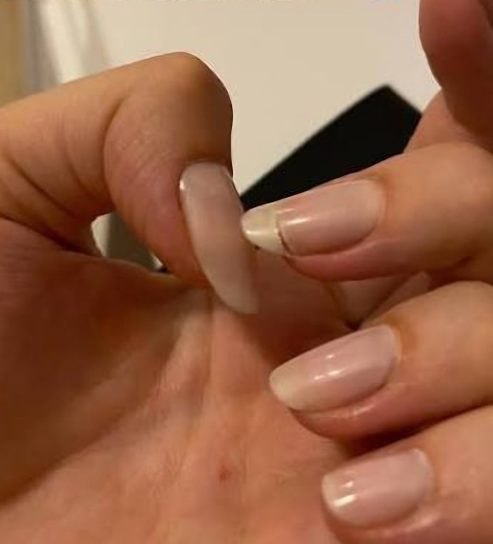 Al işte tırnağım kırıldı napıcam ben şimdi 💅?