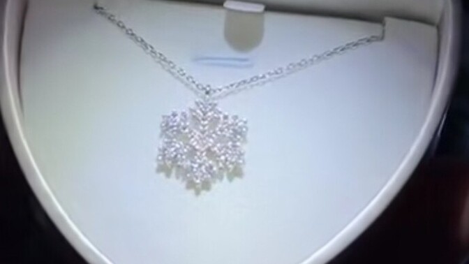 Kizlar yardim edin hangisi iyi? Kararsiz kaldım?