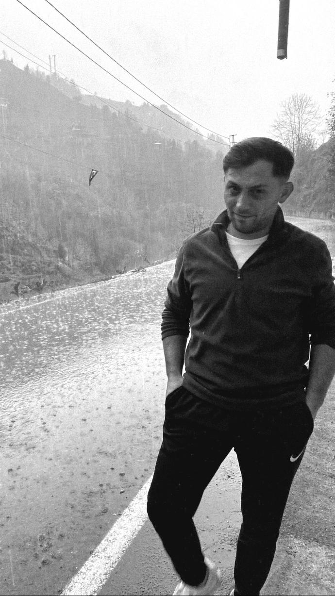 Fotoğrafı story atacağım, sizce hangi şarkıyla daha iyi gider?