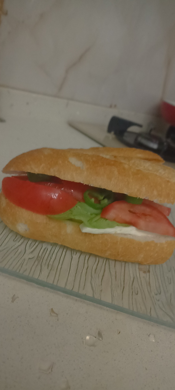Peynirli sandviç mi kavurma etli sandviç mi?