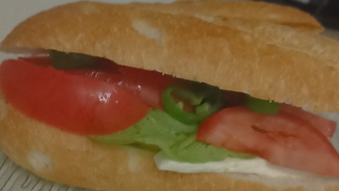 Peynirli sandviç mi kavurma etli sandviç mi?