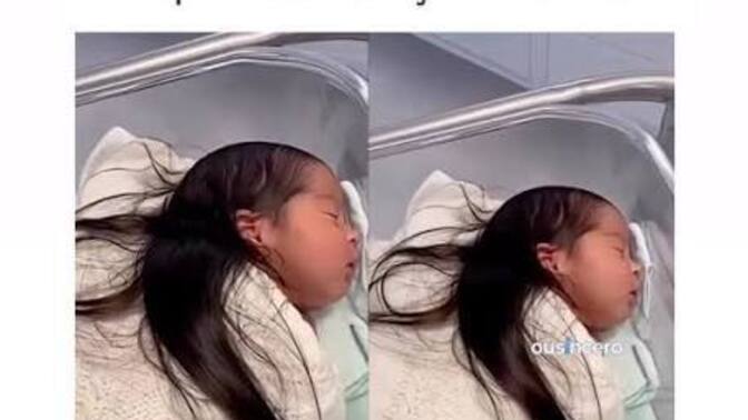 Hiç uzun saçlı yeni doğan bebek gördünüz mü?