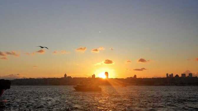 Serin yaz akşamı Üsküdar da gün batımını izlemeyi özlediniz mi?