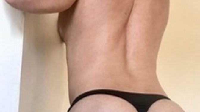 Squat yapan erkeklerin kalçasına tanga daha çok yakışır mı?