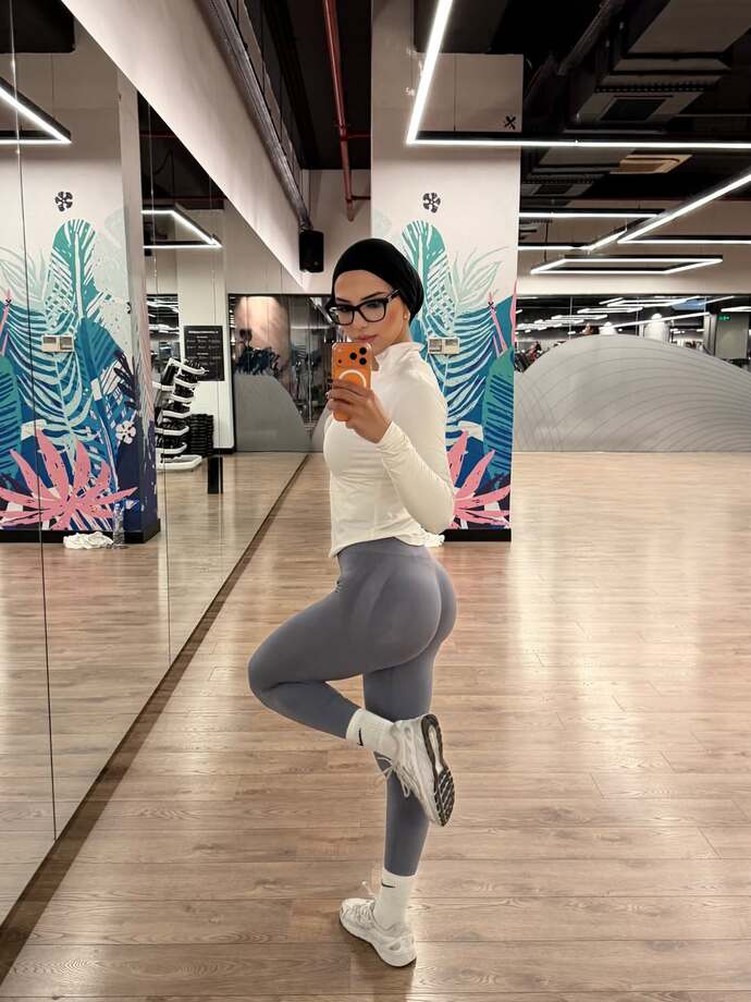 Bu kızda shop var mı sizce?