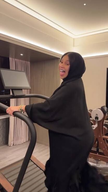 Cardi B sizce deli değil mi 😄?