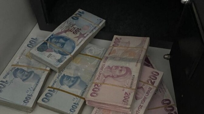 Sizce burada kaç lira var?