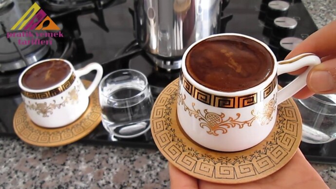 Senin yaptığın mı yoksa başkasının yaptığı kahve mi sana daha lezzetli geliyor?