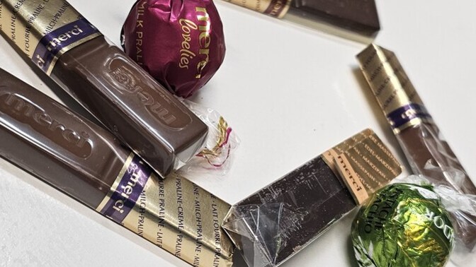 Güne neden ÇiKo ile başlıyorum acaba🫣🍫? Neden ben de diğer sağlıklı insanlar gibi bitki çayıyla falan başlayamıyorum yaw 😆😅?