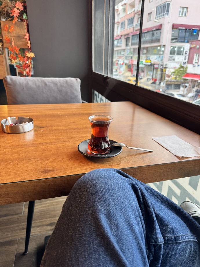Size çayla olan aşkımı anlatamam ama gösterebilirim?