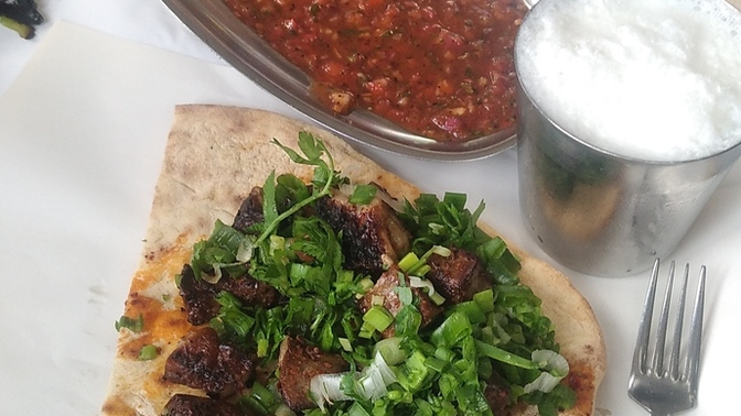 Bir yerde buluşup çığlık mı atsak 😂 sonra gider kebap yeriz?