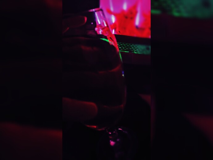 Kim ya da ne eşlik ediyor gecene😜?