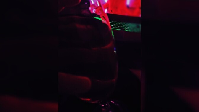 Kim ya da ne eşlik ediyor gecene😜?