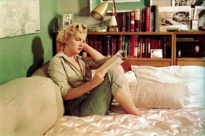 O sırada Monroe..