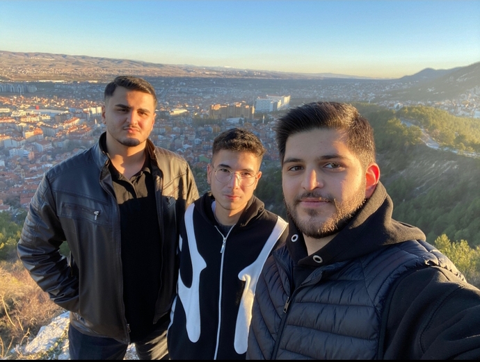 Aramızda iddiaya girdik sizce hangimiz daha iyiyiz?