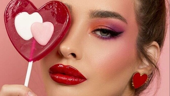 Kırmızı ruj günlük hayatta fazla mi iddiali olur?