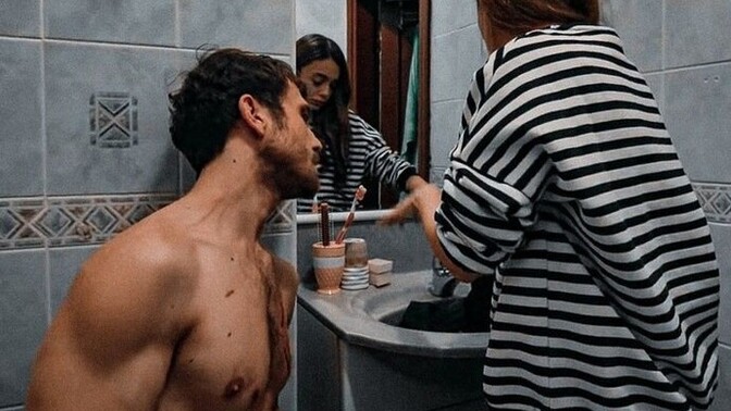 İnsan yaralıyken sevdiğine mi gider, sevildiğine mi?