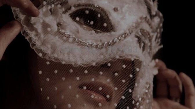 Yalansız aşk var mıdır?