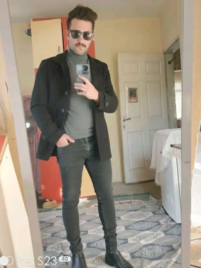 Bıyık insanı büyük göstermez mi?