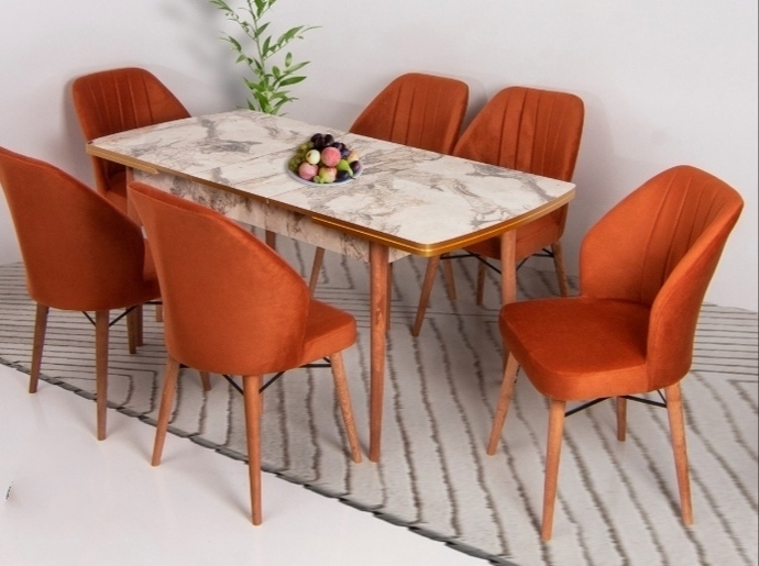 Yemek masasının üstü boş mu olmalı yoksa bir aksesuar konularak renk mi katılmalı?