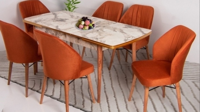 Yemek masasının üstü boş mu olmalı yoksa bir aksesuar konularak renk mi katılmalı?