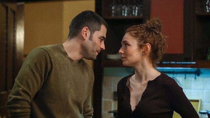 Hoşlandığın kişiye karşı duygunu saklayan mı yoksa hemen belli eden misin?