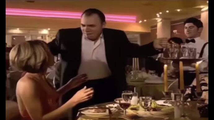 Sevgilinin sana karşı aşırı eğlenceli yapıda oluşu seni rahatsız eder mi? Biraz ciddiyet ister misin?