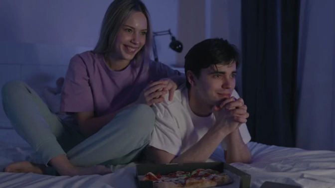 Hangi üyeyle film gecesi yapacağını öğrenmek ister misin?