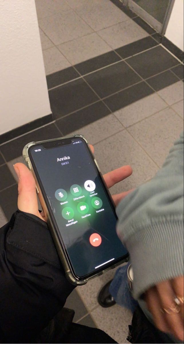 Yolda yürürken telefona bakar mısın? Yol boyunca konuştuğun biri var mı?