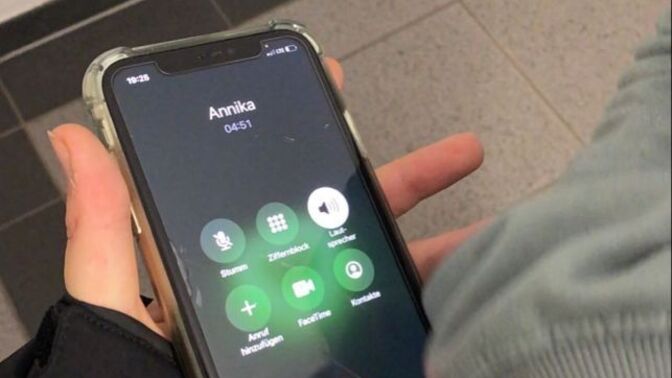 Yolda yürürken telefona bakar mısın? Yol boyunca konuştuğun biri var mı?
