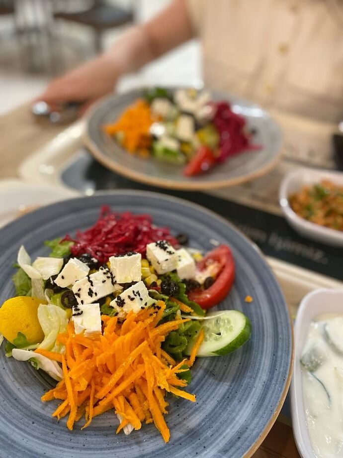 Dışarıda salata yer misiniz?