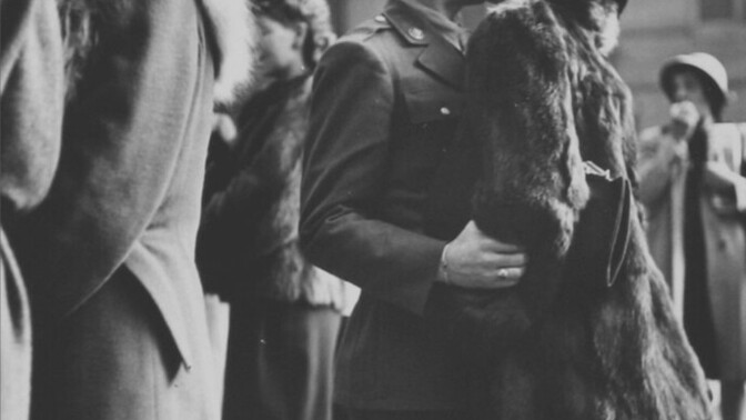 Hissetmek istediğin biri var mı?