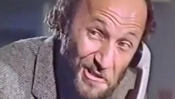Bu adam aşırı yakışıklı değil mi ya?