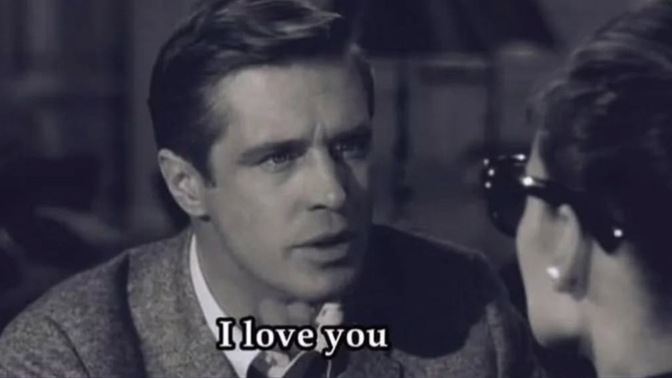 Belirli bir zaman sonra aşk sözcükleri artık çok komik gelmiyor mu?