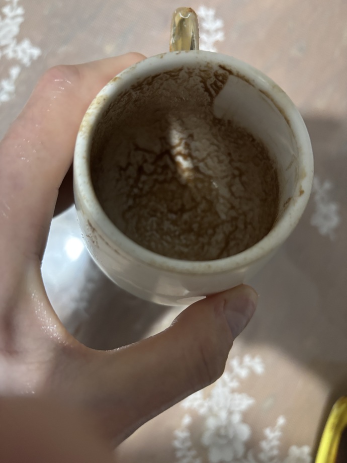 Herkese günaydın. Kim bana fal bakar?