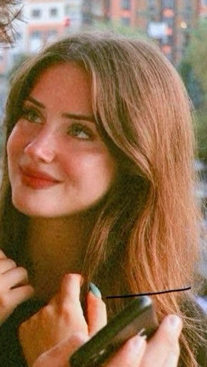 Hiç sevmediğiniz birine zorla, yapmacık bir şekilde gülümsediniz mi?