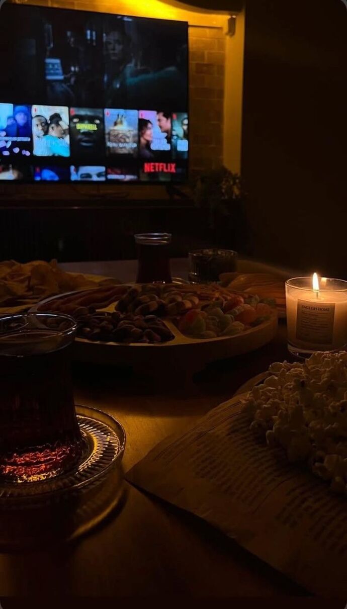 Gece yarısı yemek yemek zararlıysa neden buzdolabında ışık var🤔?
