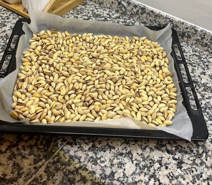 Kendi ellerimle antep fıstığı kavurdum size daha beni sevmez siniz?