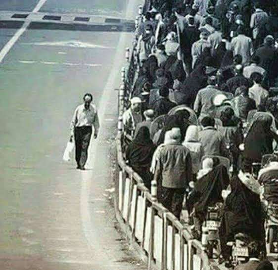 Birçok kişinin bile isteye yanlış yapmasına rağmen senin doğruda inat etmen nasıl hissettiriyor?