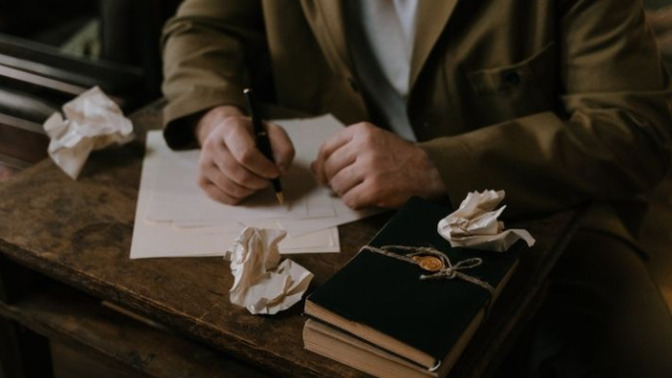 Bir kitap olsaydın, ilk cümlen ne olurdu söyleyeyim mi?