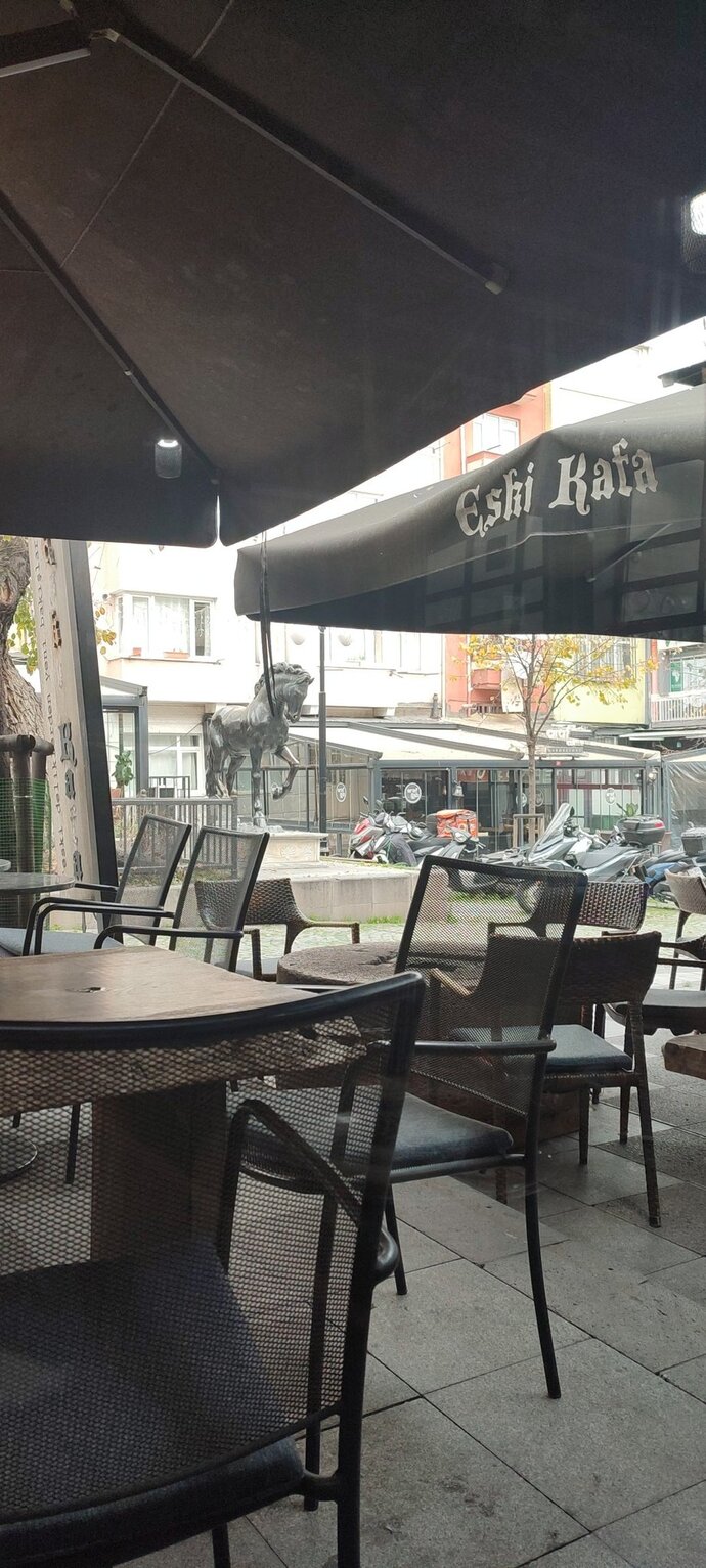 Kahve muhabbet mi ister. Yoksa tatlı mı?