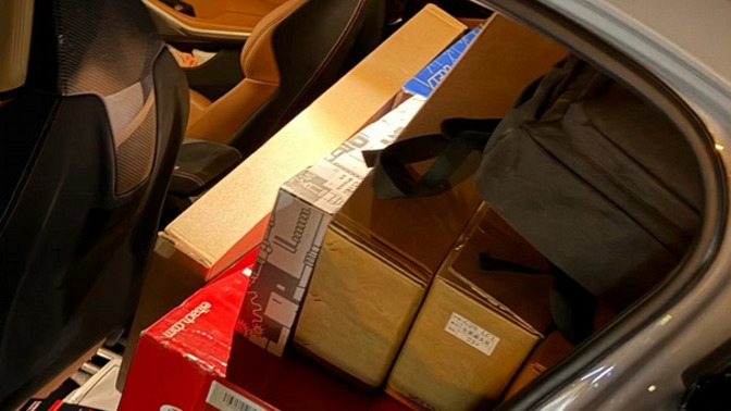 Arabanın arkasında bunlar var, bilen var mı?